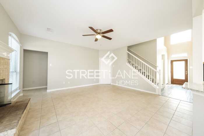 3706 Hawk Ridge St - Photo 3 of 15