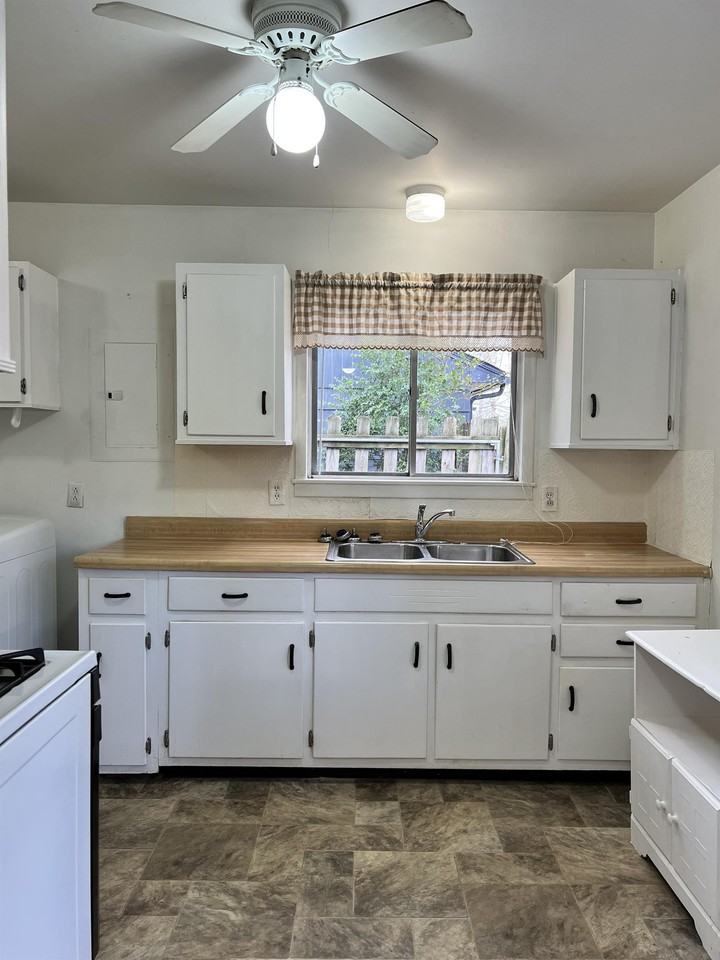 3122 Commander Drive #1