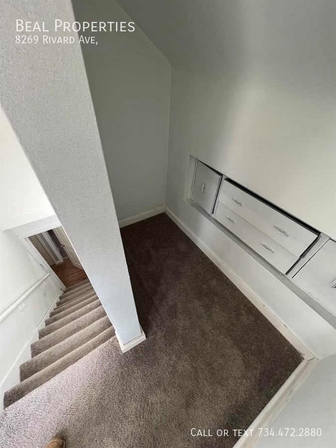 8269 Rivard Ave - Photo 6 of 11