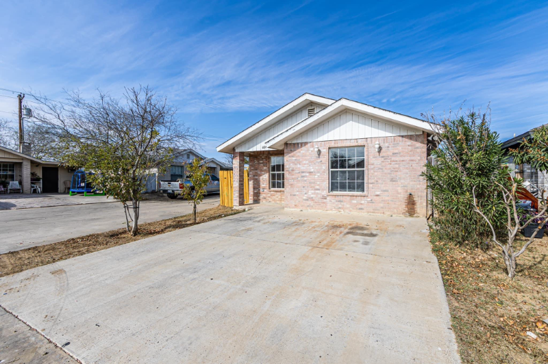 604 Gage Loop - Photo 2 of 18