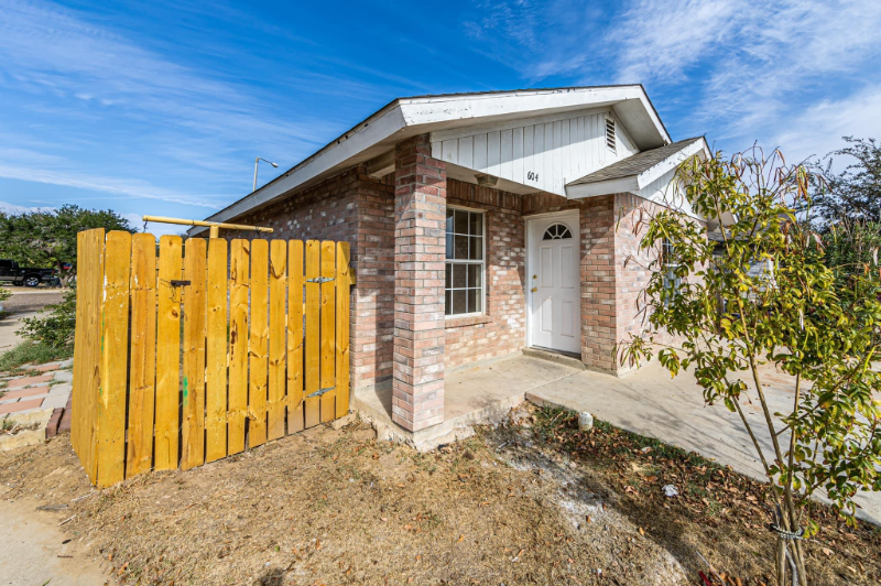 604 Gage Loop - Photo 3 of 18