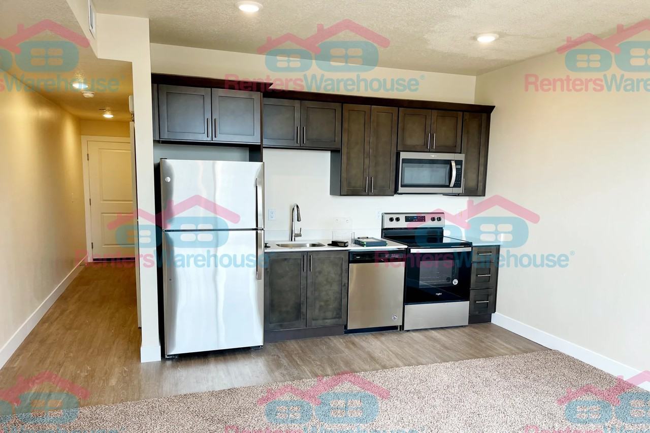 2101 N Main St - Photo 2 of 8
