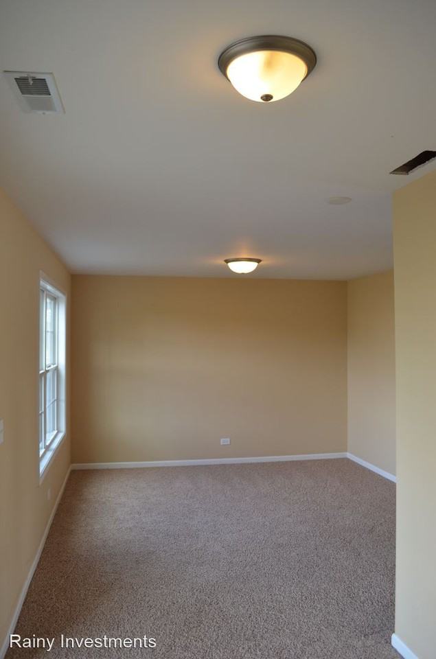 1014 Turin Dr - Photo 2 of 9
