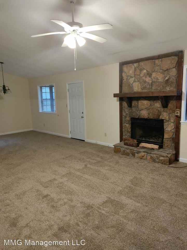 380 Fleming Ct - Photo 2 of 5