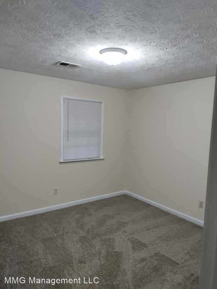 380 Fleming Ct - Photo 3 of 5