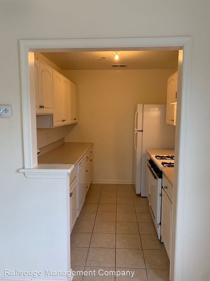 Fabulous Apartment in Charming Blawenburg Village Square in the heart of Skillman! - Photo 3 of 6