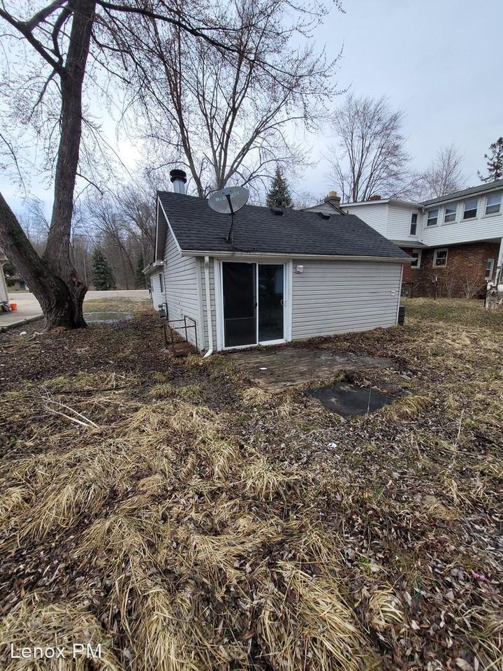 38204 Main St - Photo 2 of 11