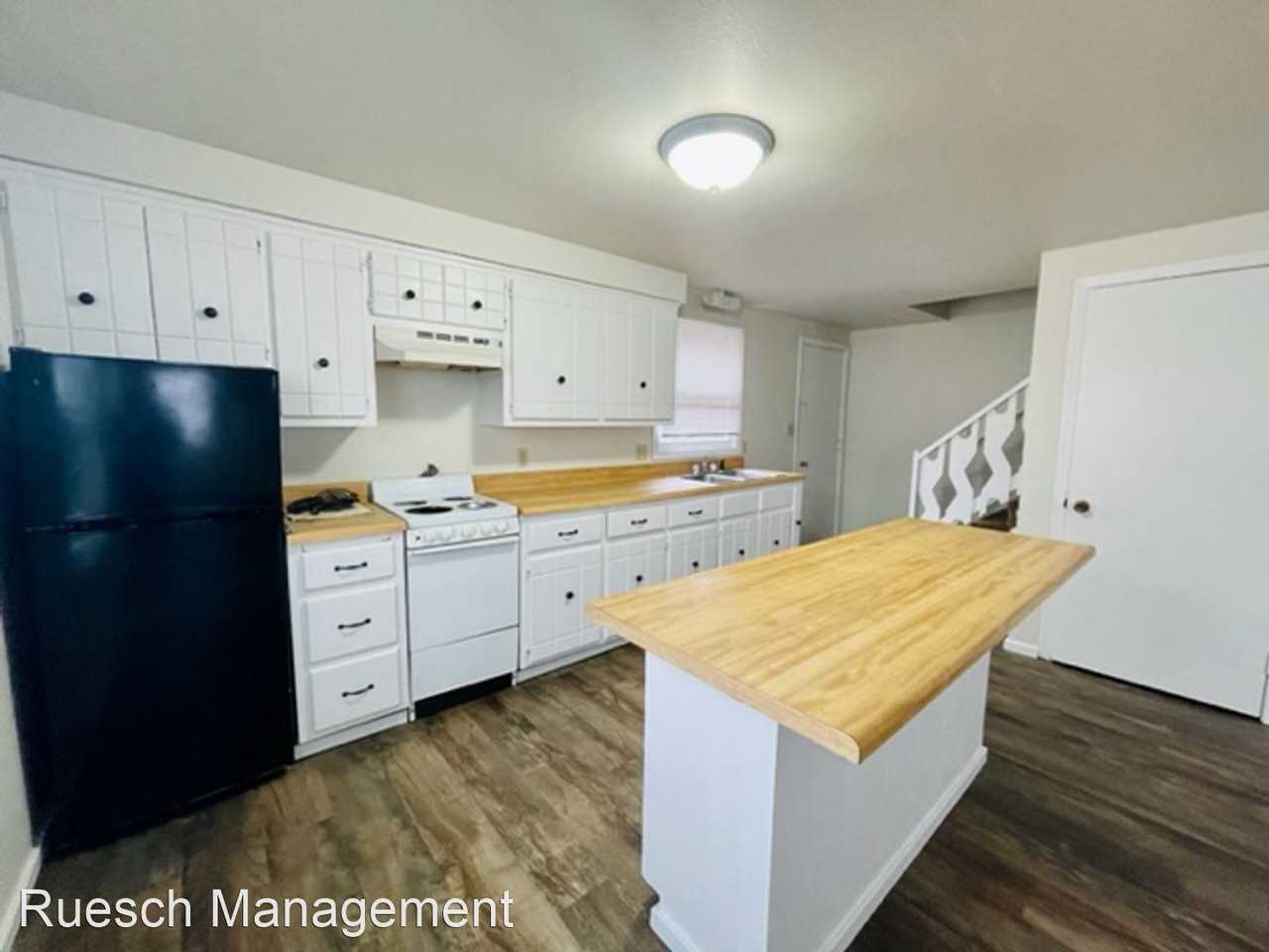842 7th St - Photo 2 of 6