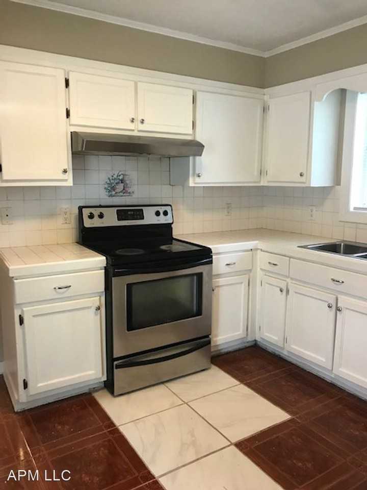 89 Birchwood Dr - Photo 3 of 8