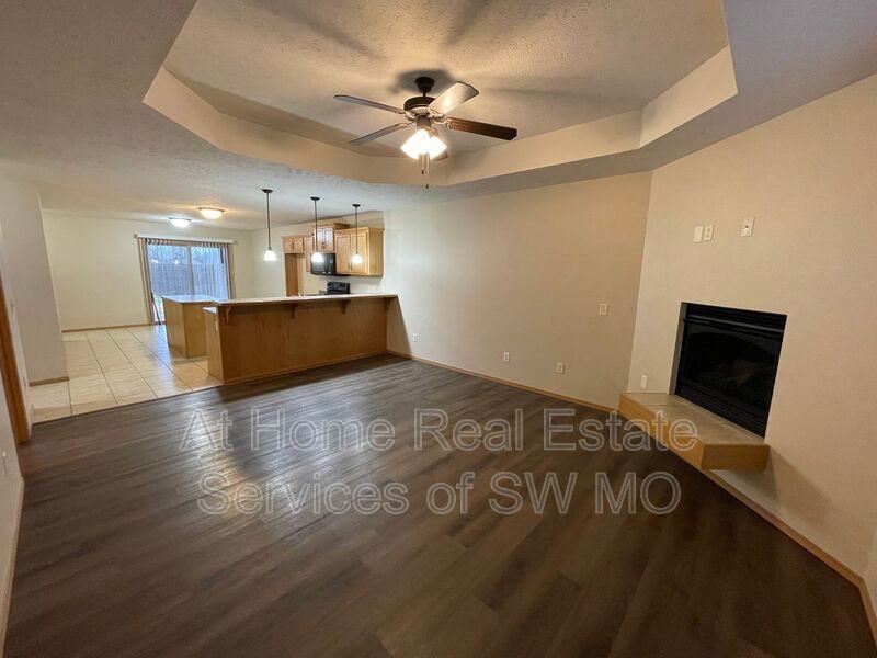 2173 E Hamilton St - Photo 2 of 11