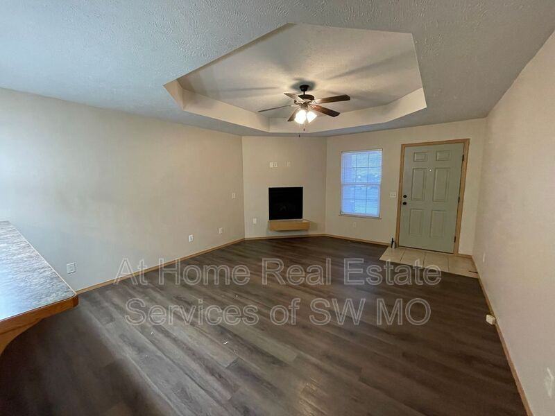 2173 E Hamilton St - Photo 3 of 11
