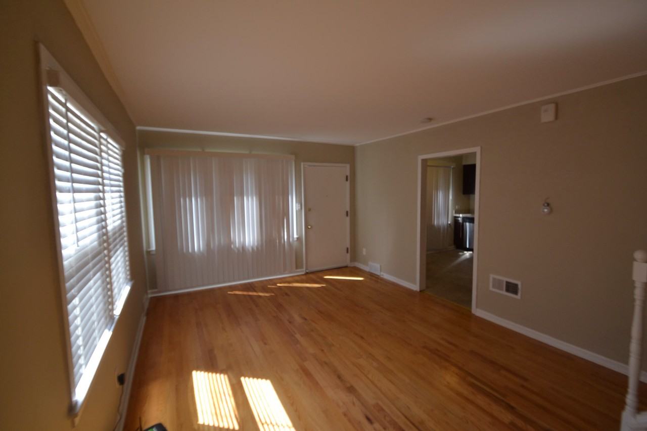 2517 Maple St - Photo 2 of 11