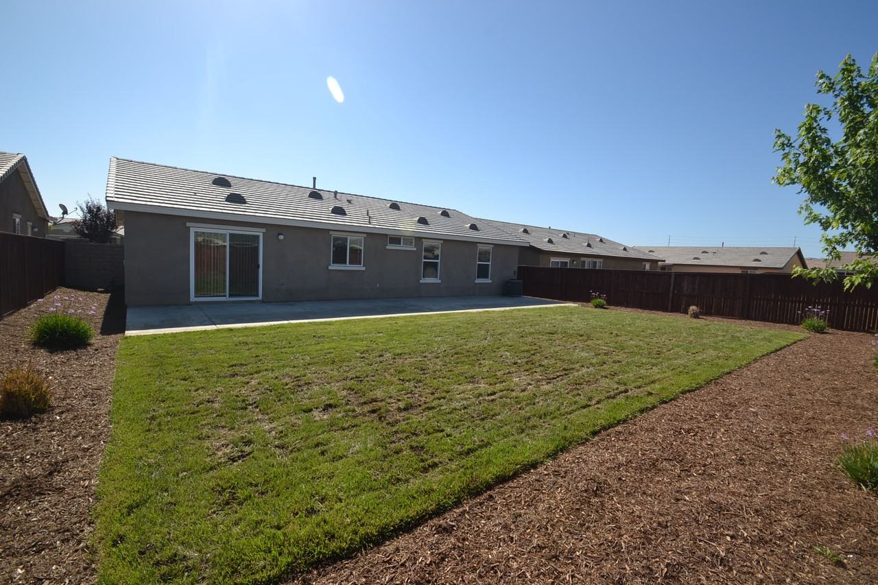 173 Royal Ct - Photo 2 of 9