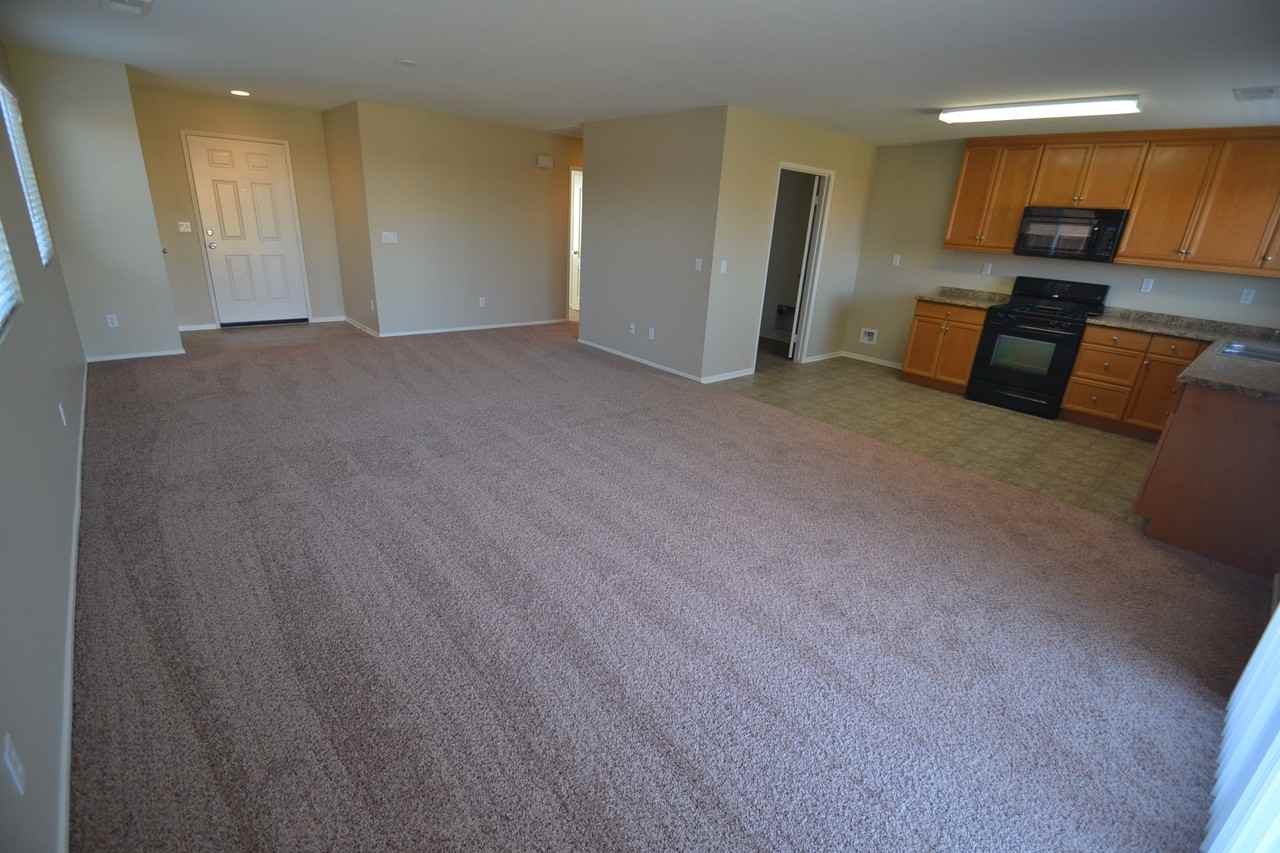 173 Royal Ct - Photo 3 of 9