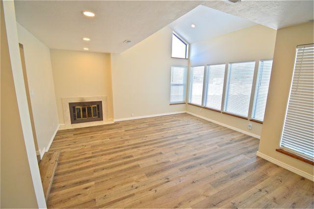 13785 Se - Photo 2 of 38
