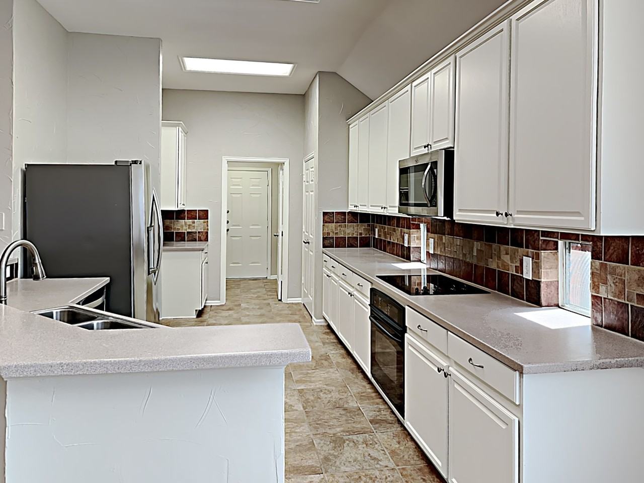 2804 Thorncreek Ln - Photo 3 of 18