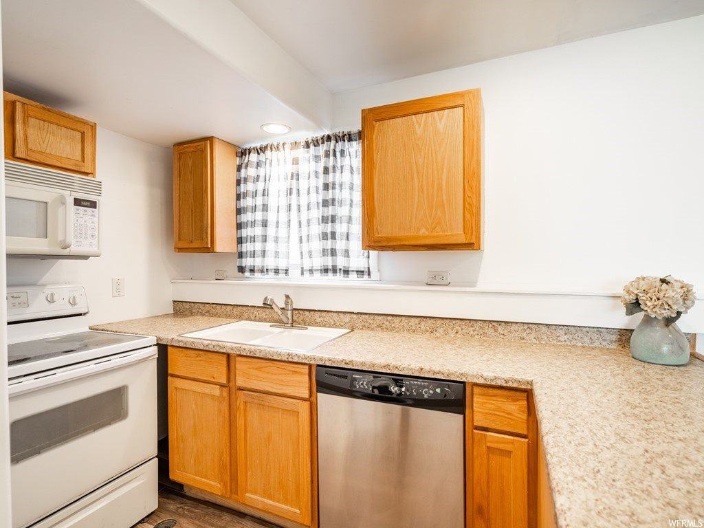 3663 W Cub Dr - Photo 3 of 9