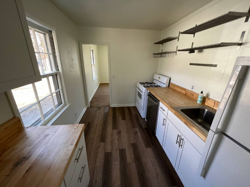 1007 Gott St - Photo 7 of 18