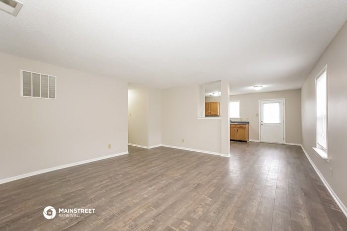 8562 Bluff Point Dr - Photo 3 of 16