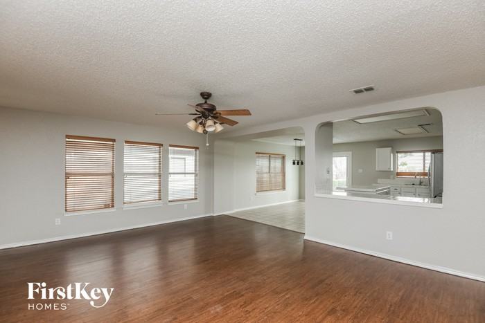 10125 Chapel Hill Ct - Photo 2 of 15