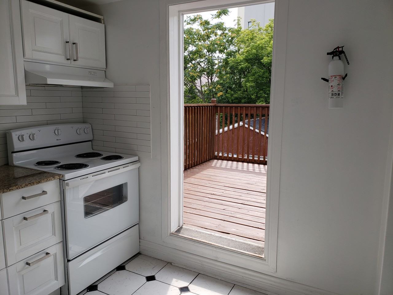 428 Westmount Avenue - Photo 6 of 15