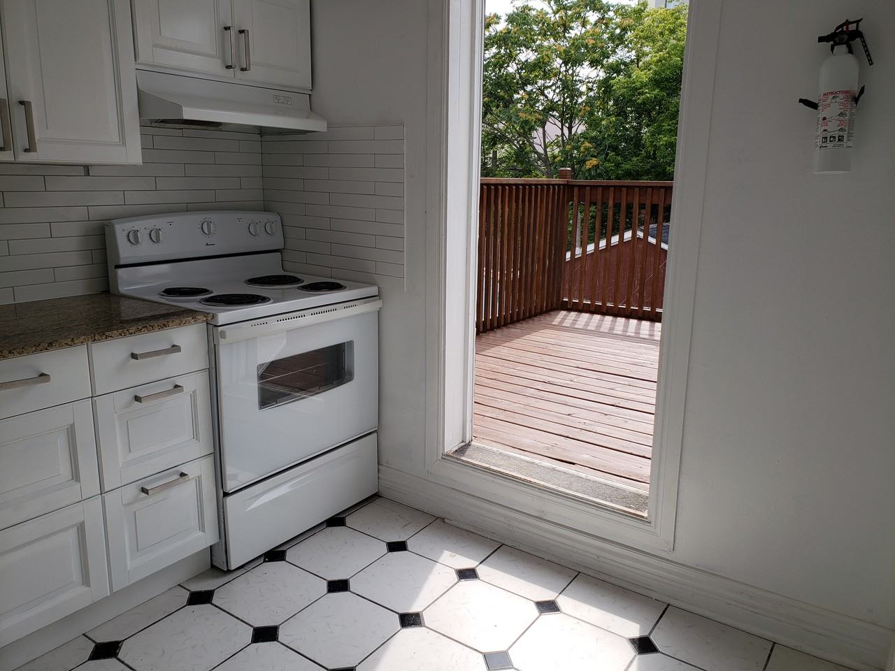 428 Westmount Avenue - Photo 4 of 15