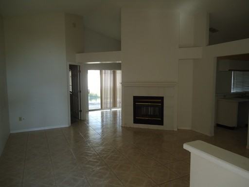 2605 Hawthorne Ln - Photo 2 of 9