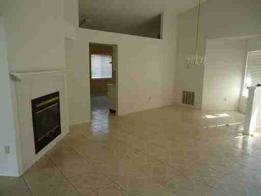 2605 Hawthorne Ln - Photo 3 of 9