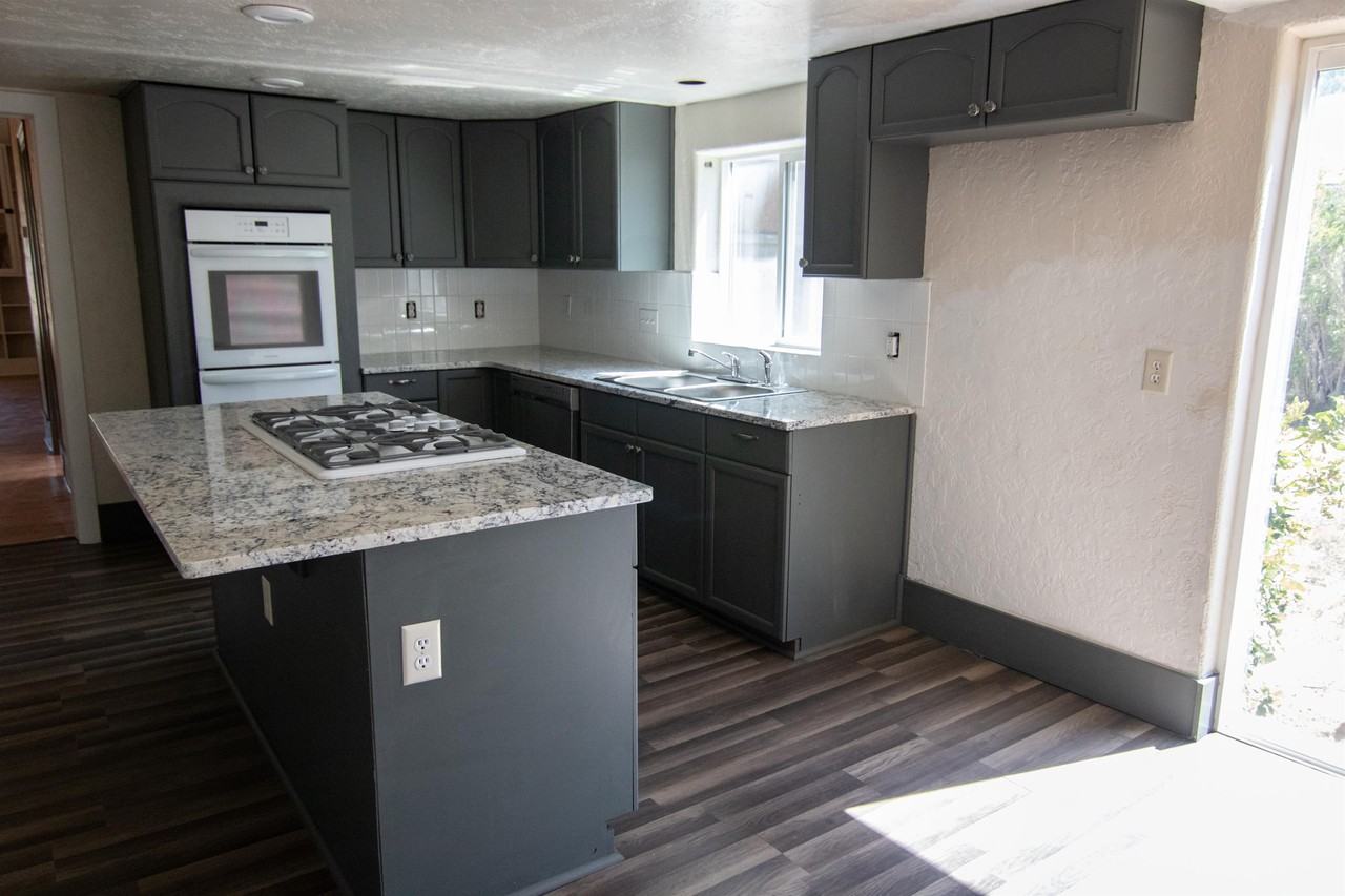 802 S 10th St - Photo 5 of 32