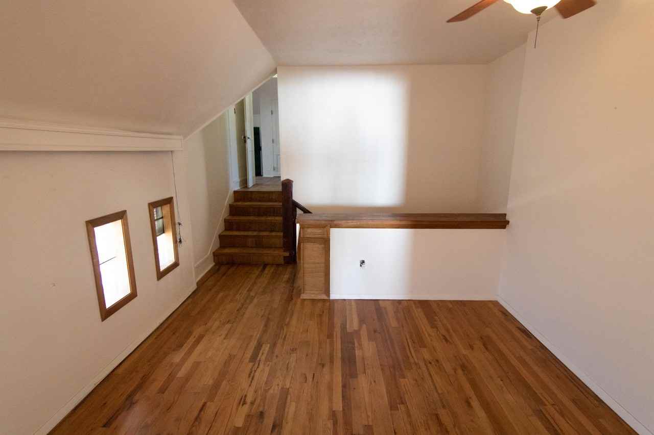 802 S 10th St - Photo 6 of 32