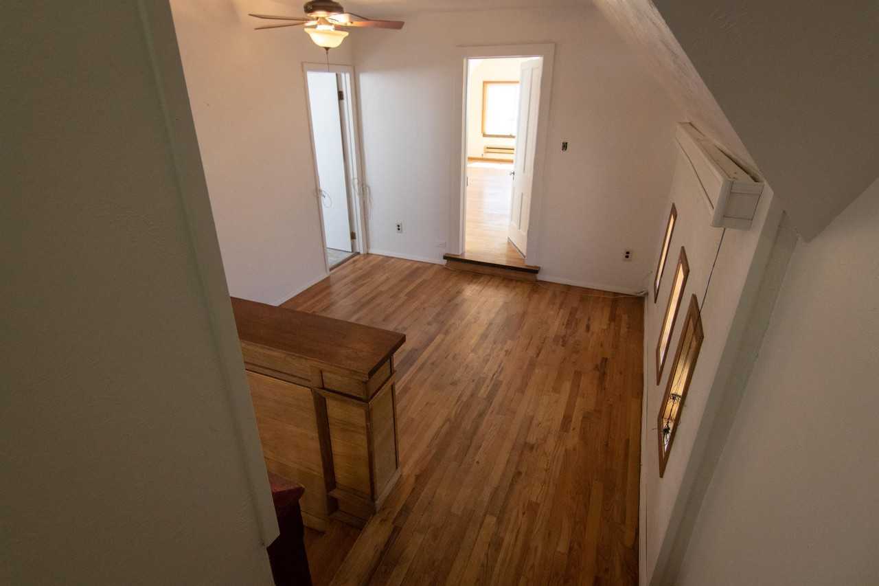 802 S 10th St - Photo 7 of 32
