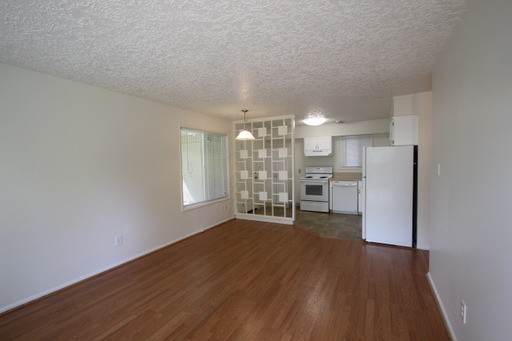 8412 SE Meadow Ln - Photo 3 of 10