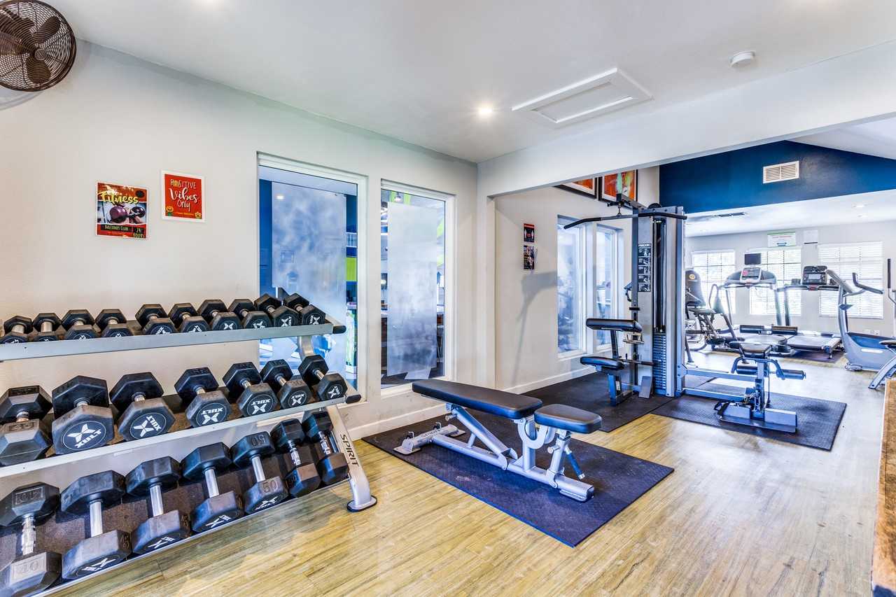 Balcones Club Apartments - Photo 5 of 19