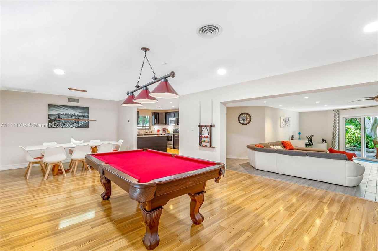 2167 Ne 58th St - Photo 3 of 38