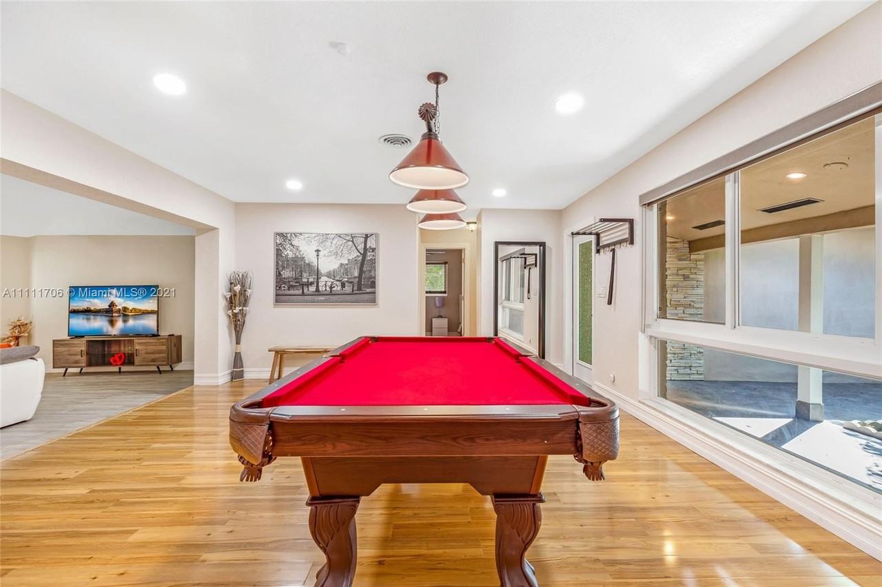 2167 Ne 58th St - Photo 6 of 38