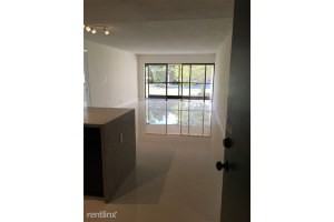 240 Lakeview Dr - Photo 3 of 12