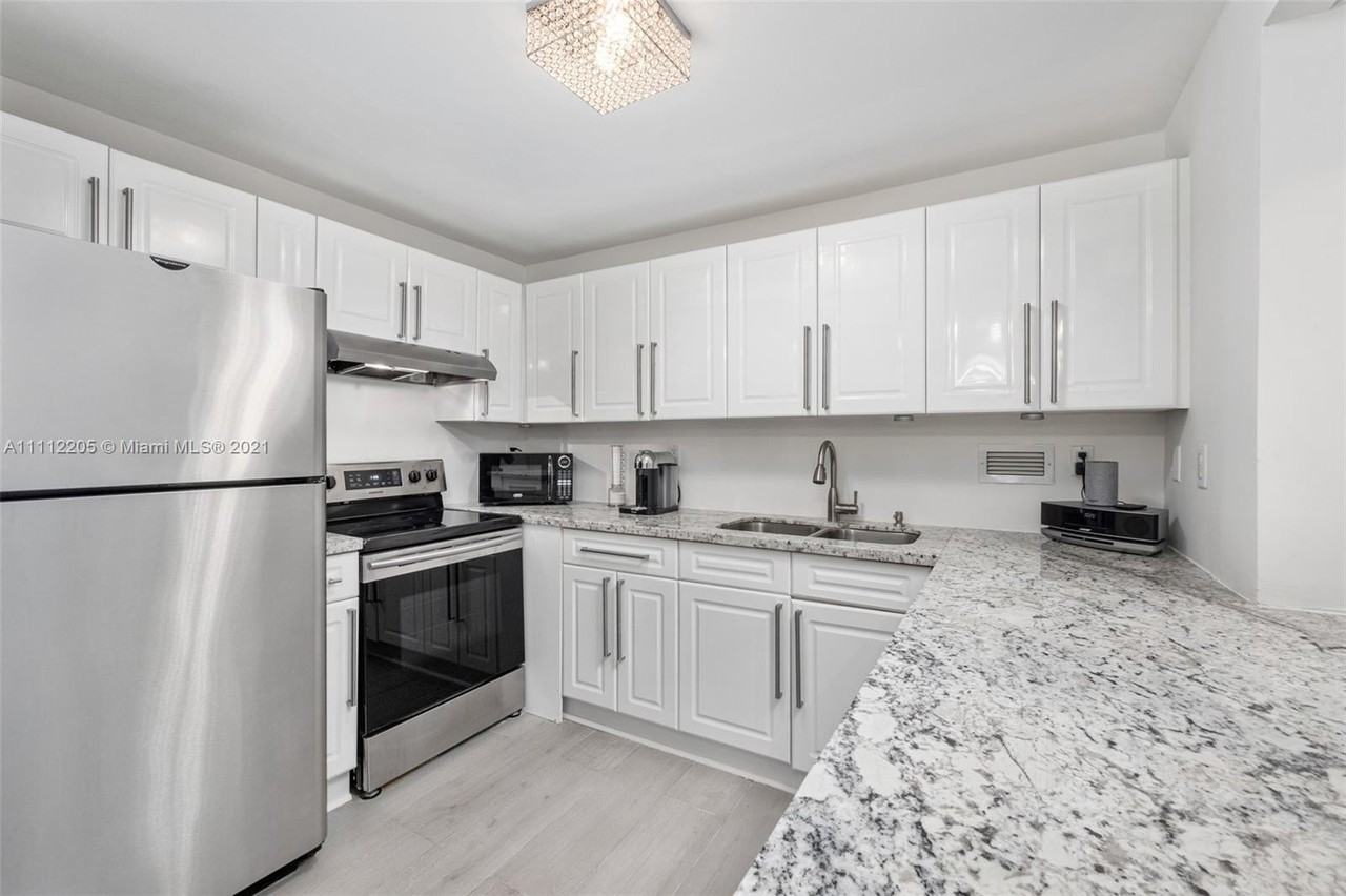 2301 Collins Ave #328 - Photo 4 of 15