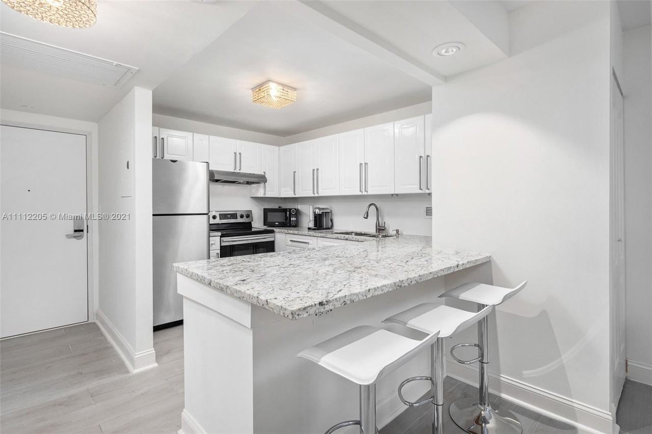 2301 Collins Ave #328 - Photo 5 of 15