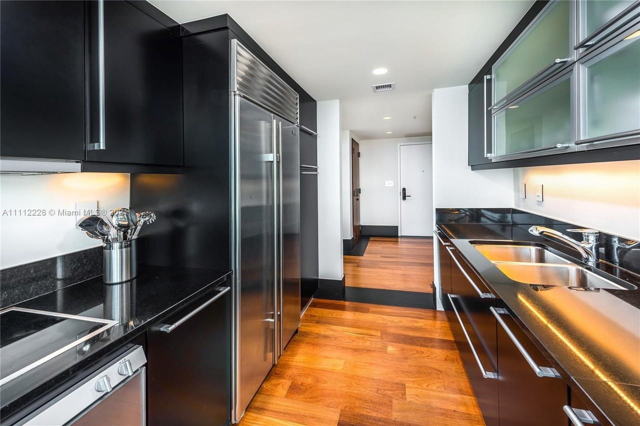 101 20th St #2707 - Photo 7 of 31