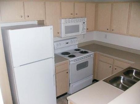 4745 West Sam Houston Pkwy N 19A - Photo 3 of 12