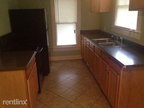 2145 Oak Street - Garage Unit - Photo 3 of 10