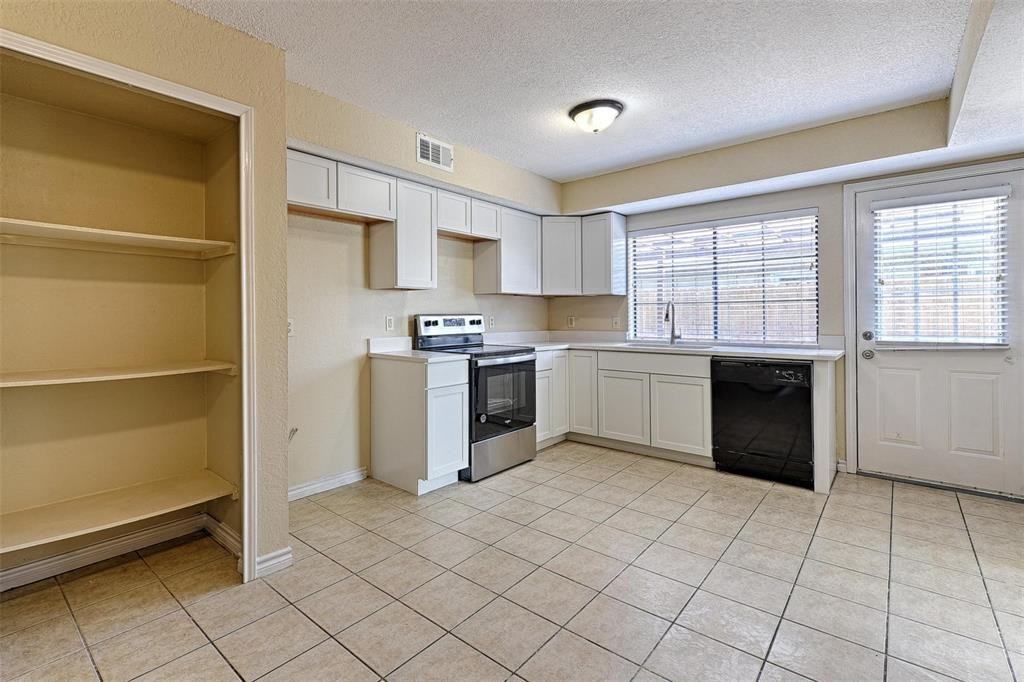 1409 Pecos St - Photo 4 of 15