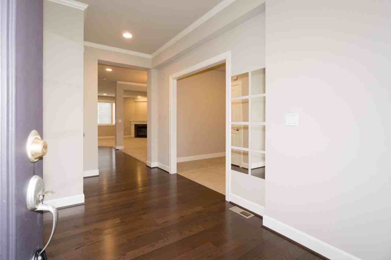 102 Hoquiam Ave Ne #1 - Photo 5 of 43