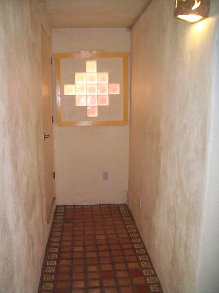 611 Paseo Del Pueblo Norte #1 - Photo 3 of 9