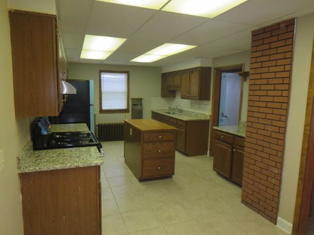 400 White Bear Ave - Photo 2 of 12