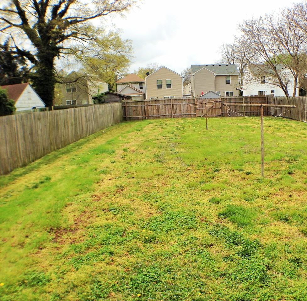 1218 Hoover Ave - Photo 2 of 8