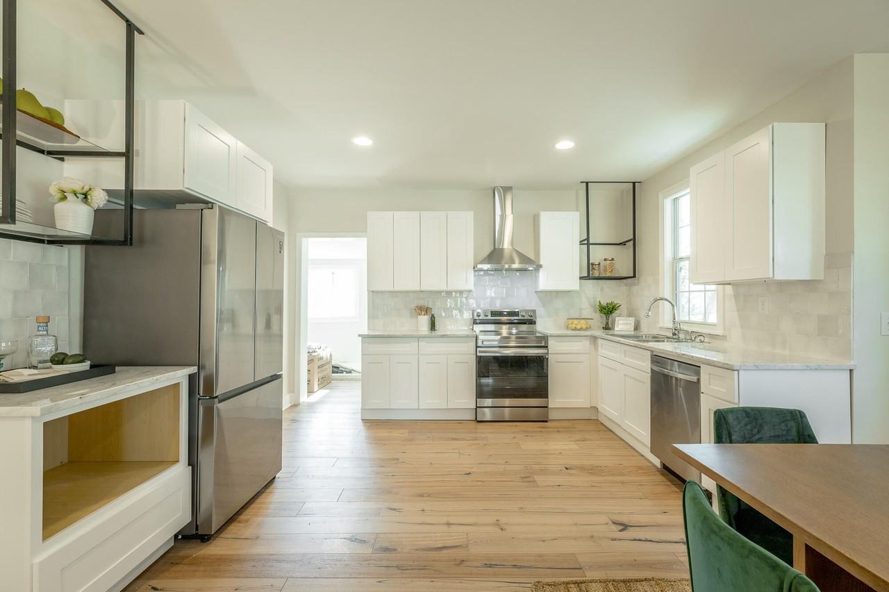 1022 Garnett Ave - Photo 2 of 10