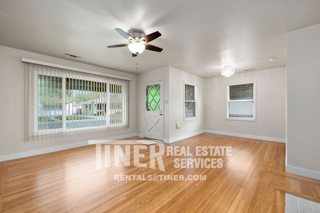 4634 60th St - Photo 3 of 34