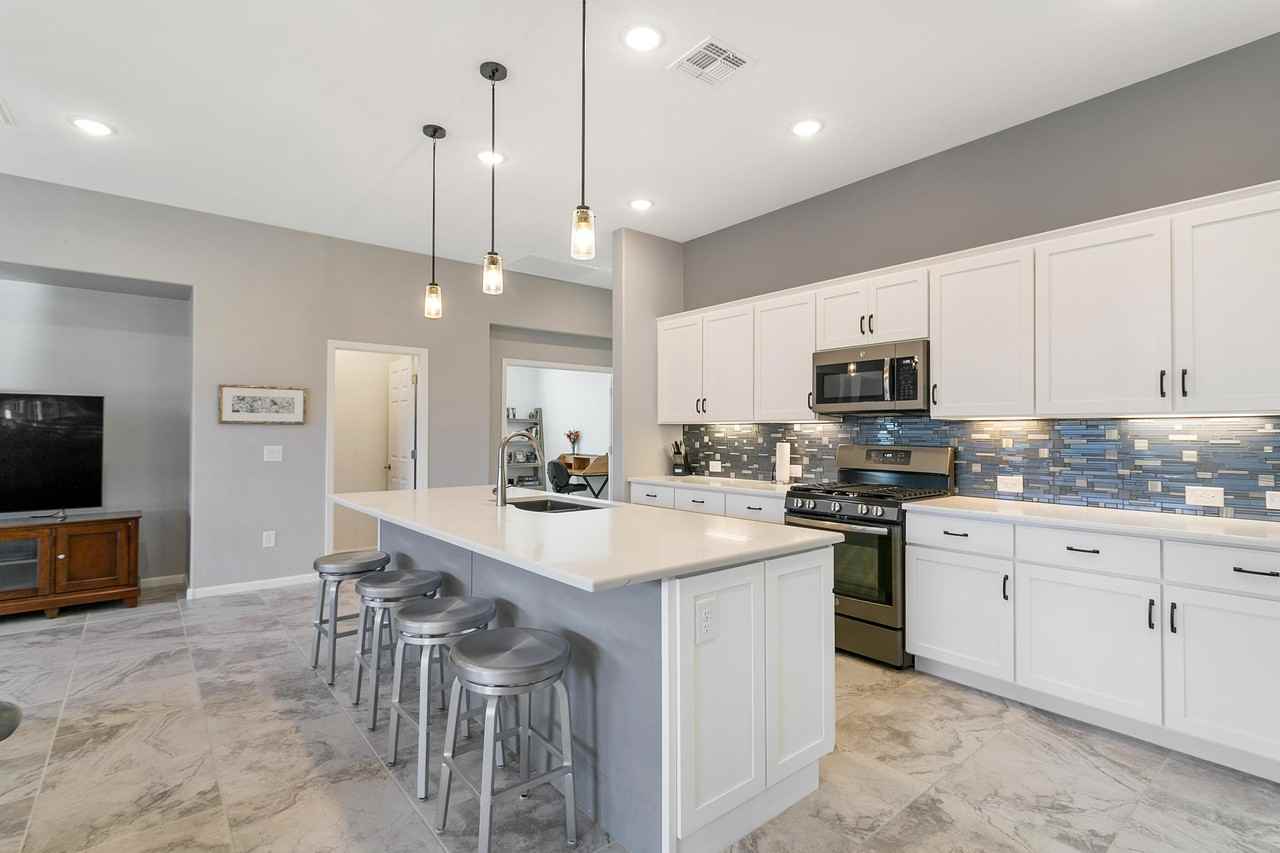 39589 South Summerwood Drive - Photo 5 of 44