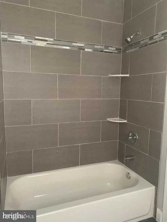 11 Paradise Ave #3 - Photo 3 of 16